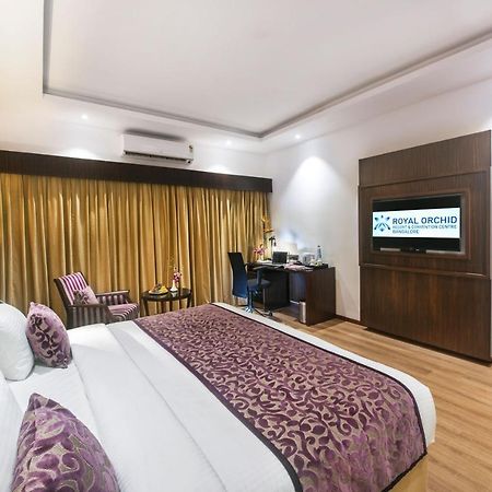 Royal Orchid Resort & Convention Centre, Yelahanka Бангалор Экстерьер фото
