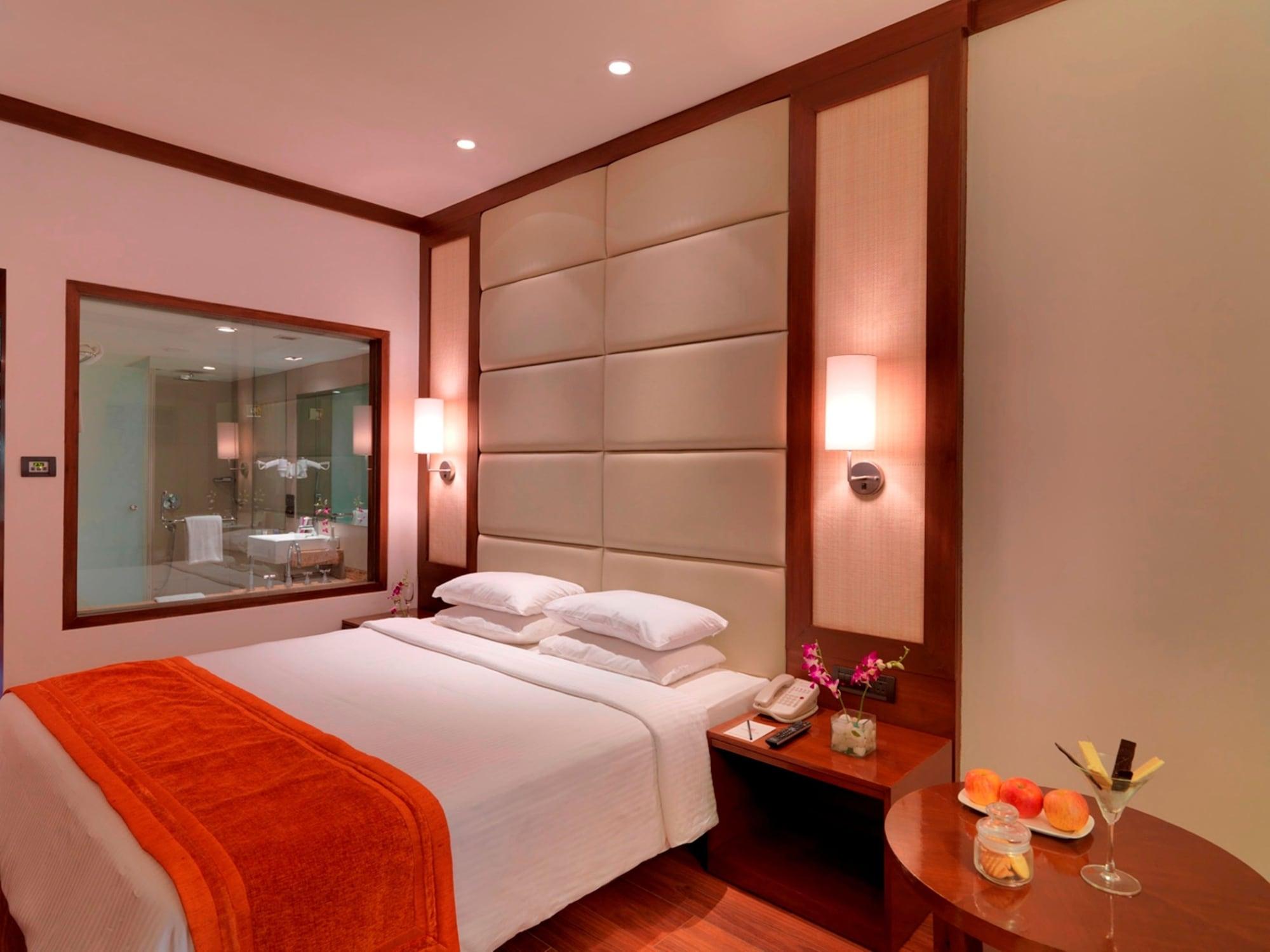 Royal Orchid Resort & Convention Centre, Yelahanka Бангалор Экстерьер фото