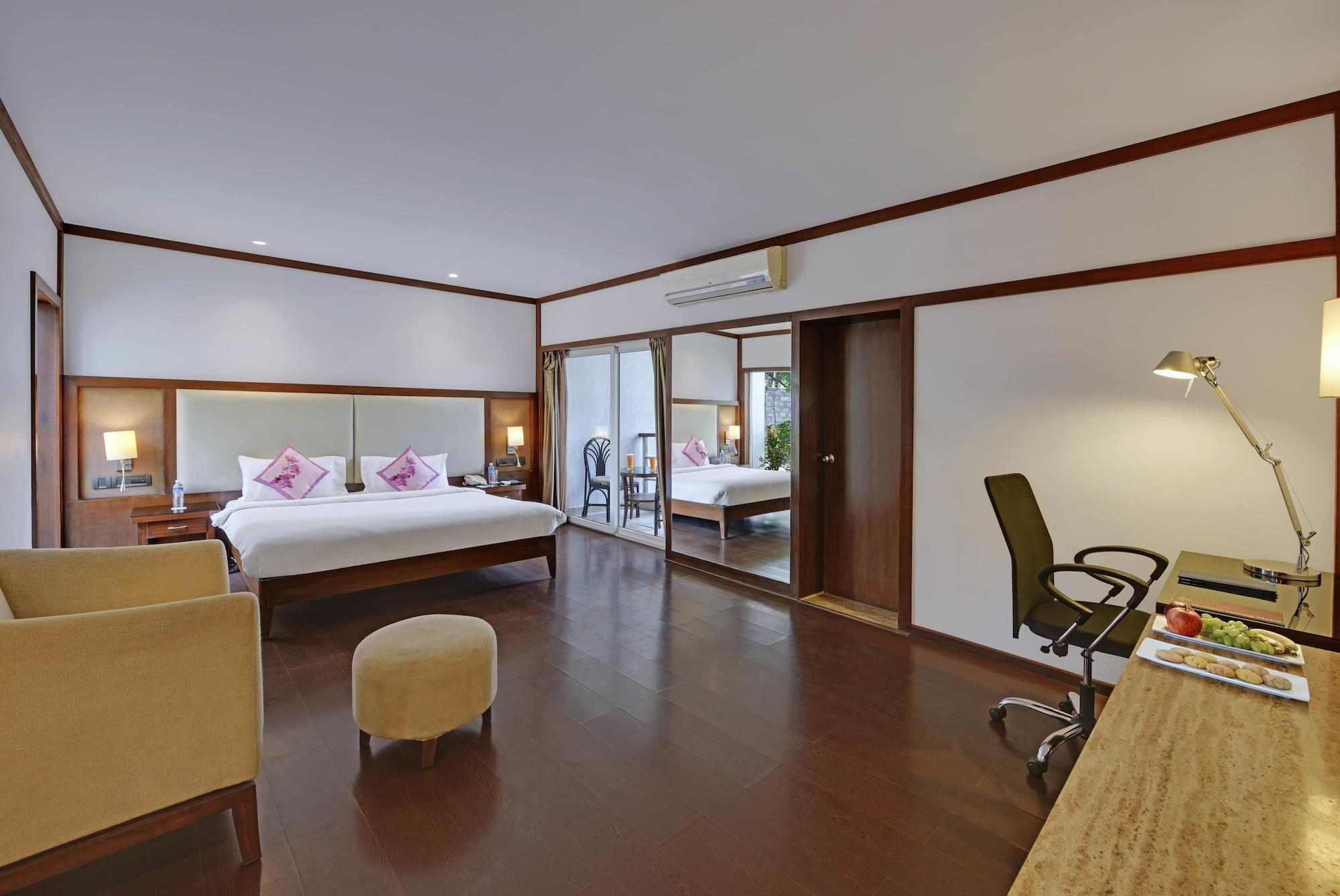 Royal Orchid Resort & Convention Centre, Yelahanka Бангалор Экстерьер фото