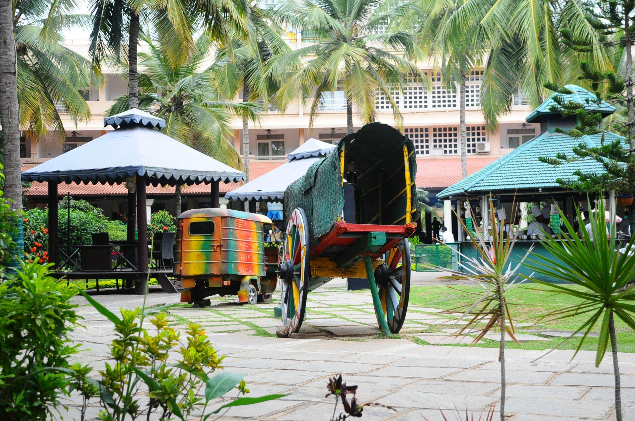 Royal Orchid Resort & Convention Centre, Yelahanka Бангалор Экстерьер фото