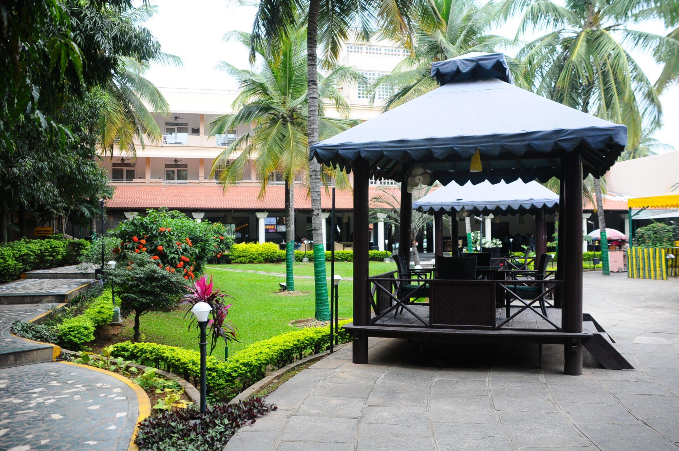 Royal Orchid Resort & Convention Centre, Yelahanka Бангалор Экстерьер фото