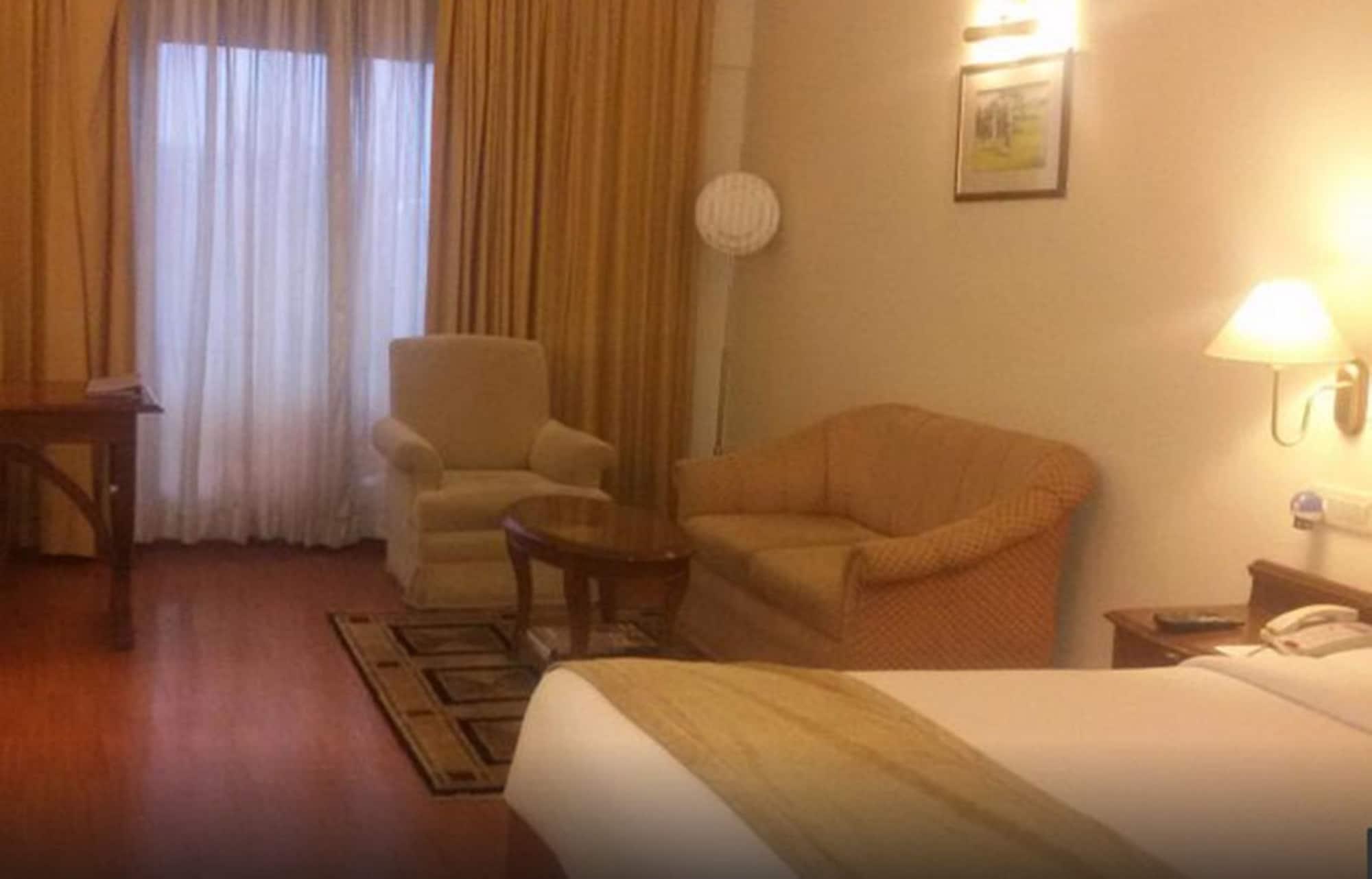 Royal Orchid Resort & Convention Centre, Yelahanka Бангалор Экстерьер фото