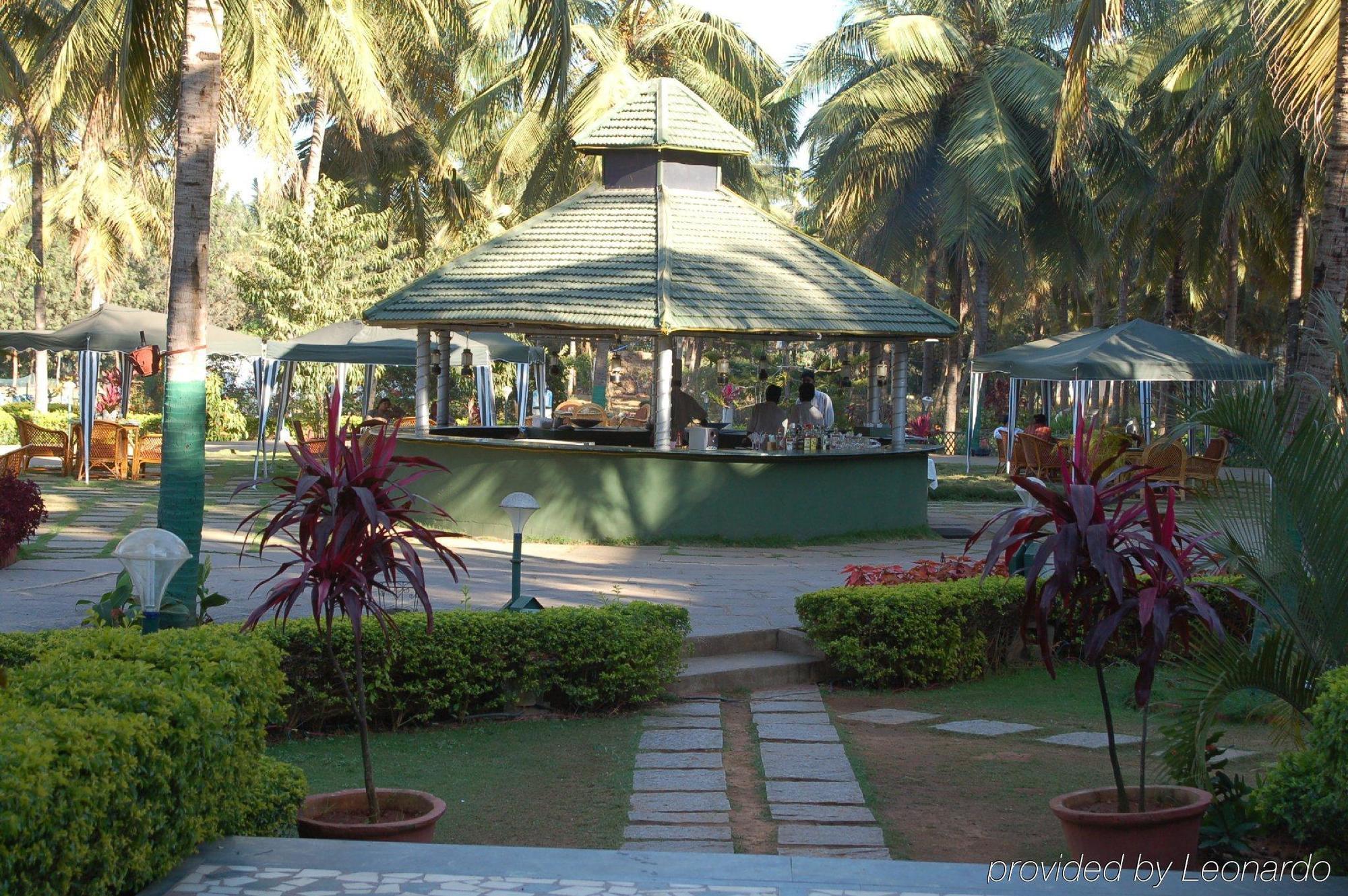Royal Orchid Resort & Convention Centre, Yelahanka Бангалор Экстерьер фото