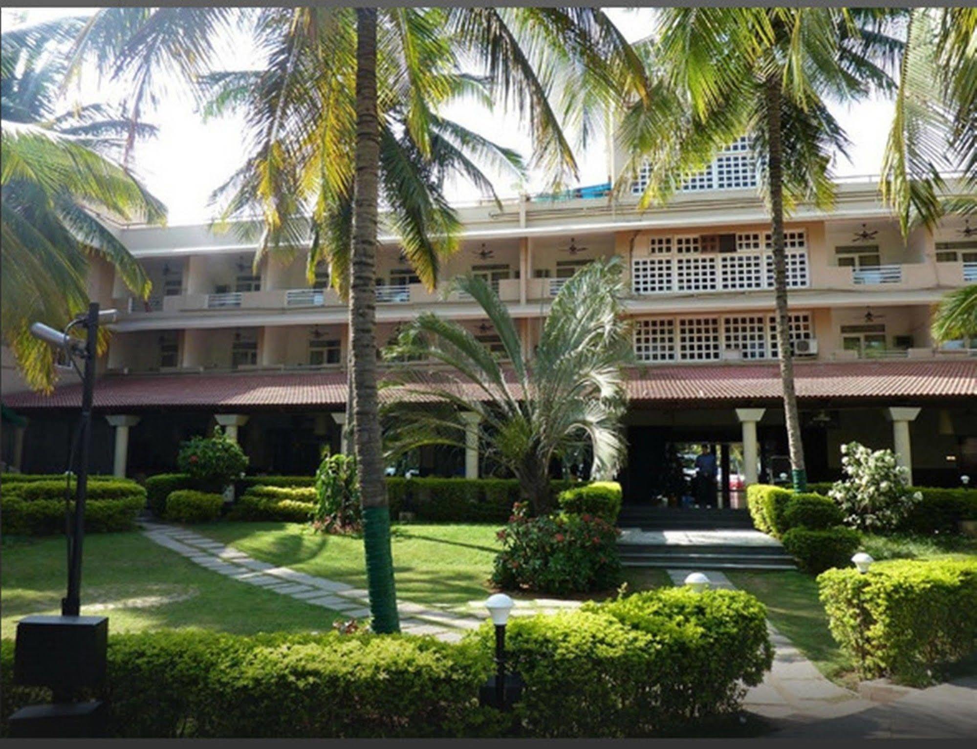 Royal Orchid Resort & Convention Centre, Yelahanka Бангалор Экстерьер фото