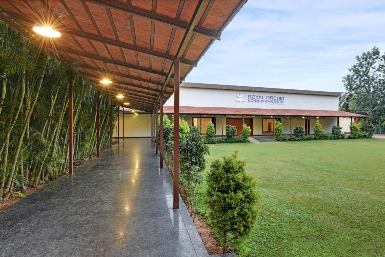 Royal Orchid Resort & Convention Centre, Yelahanka Бангалор Экстерьер фото