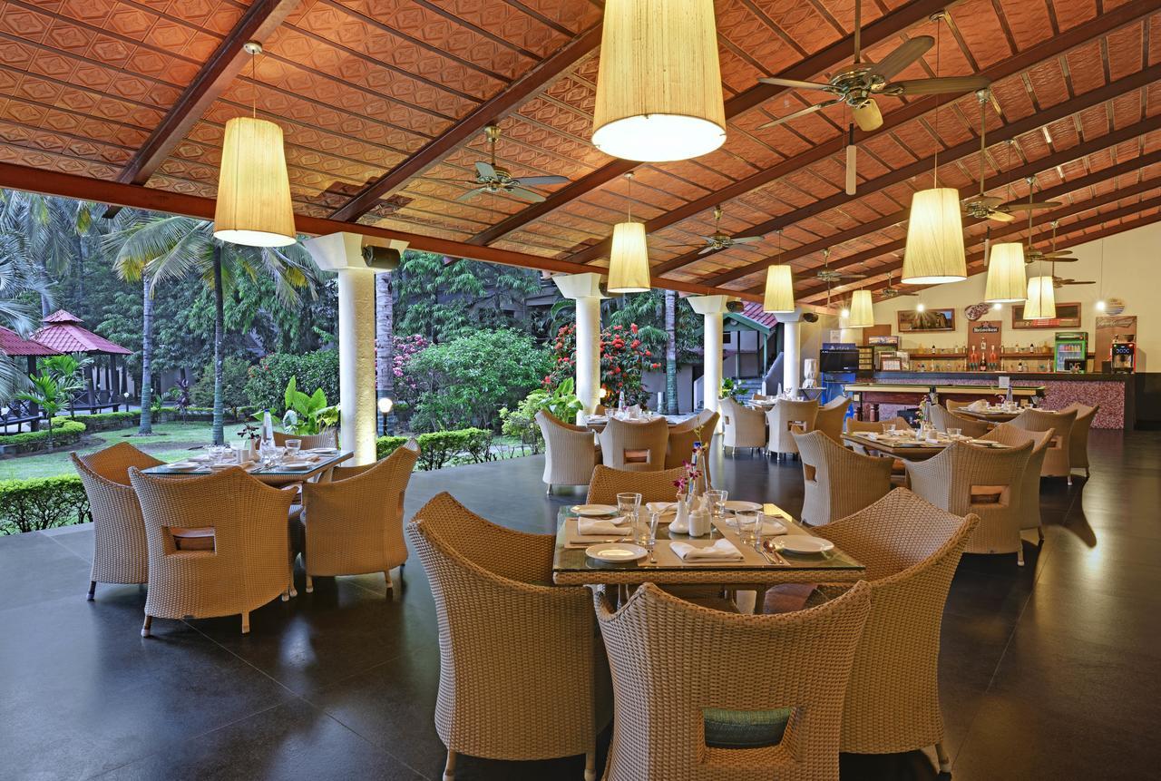 Royal Orchid Resort & Convention Centre, Yelahanka Бангалор Экстерьер фото