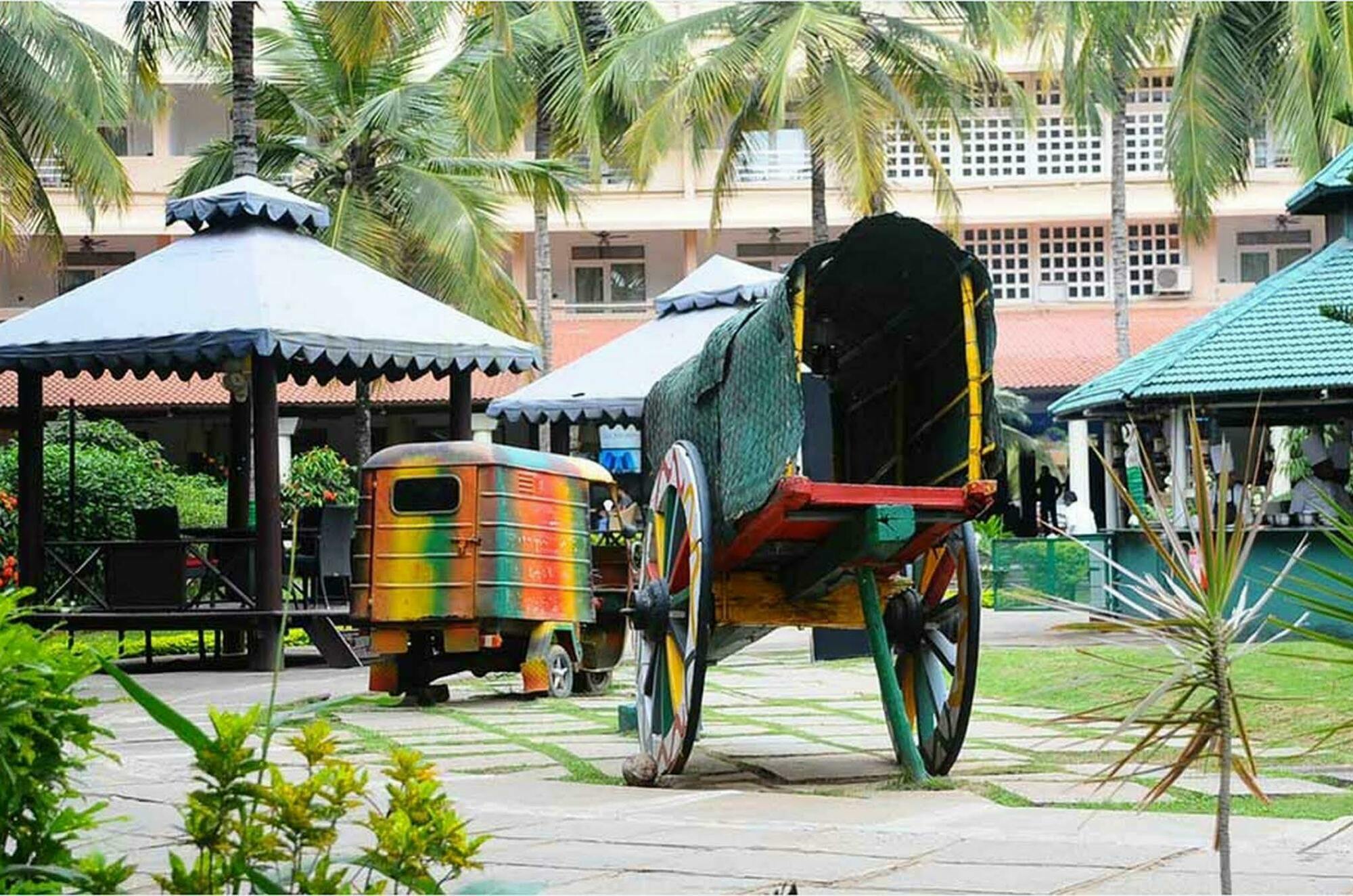 Royal Orchid Resort & Convention Centre, Yelahanka Бангалор Экстерьер фото