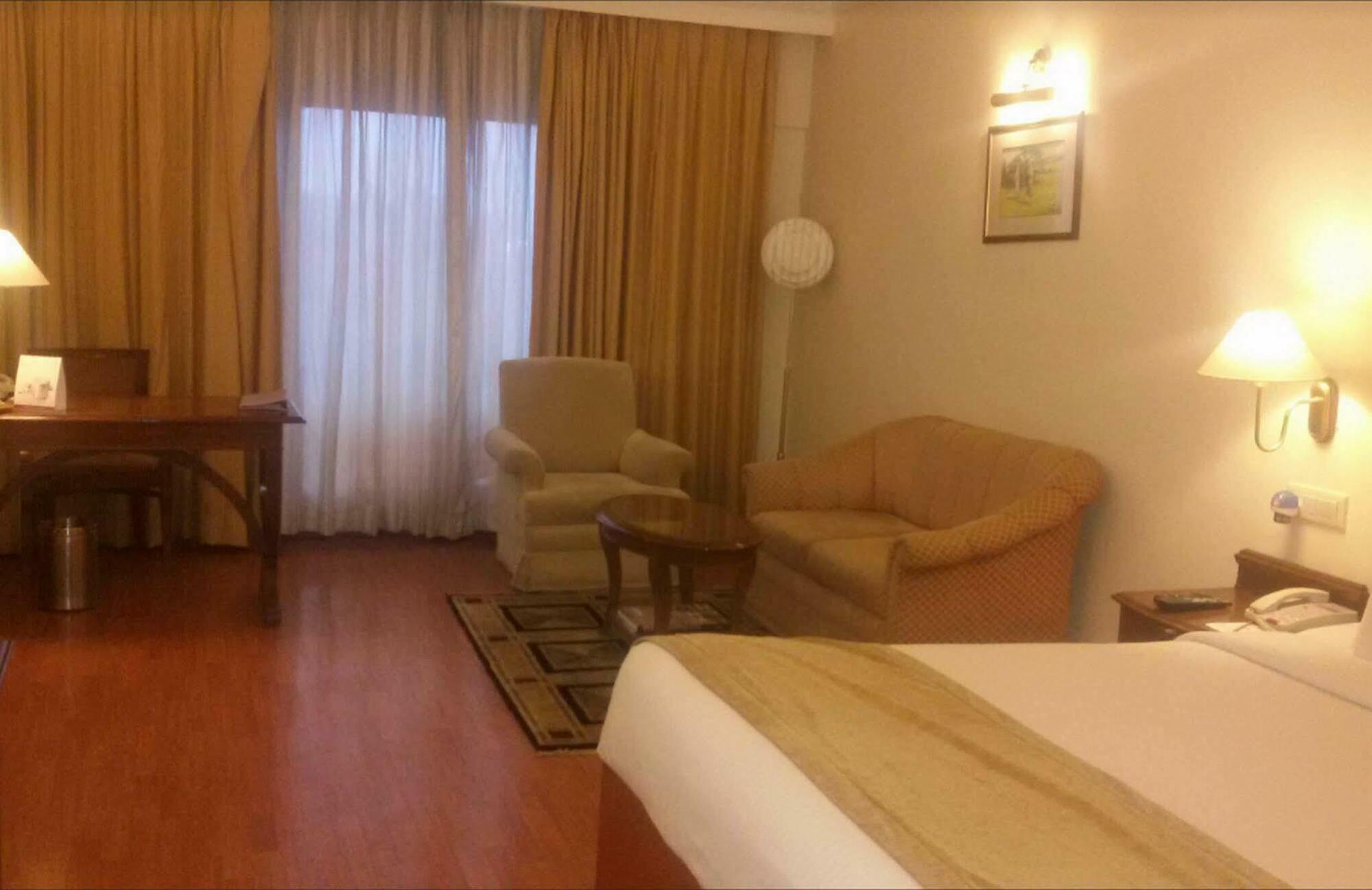 Royal Orchid Resort & Convention Centre, Yelahanka Бангалор Экстерьер фото